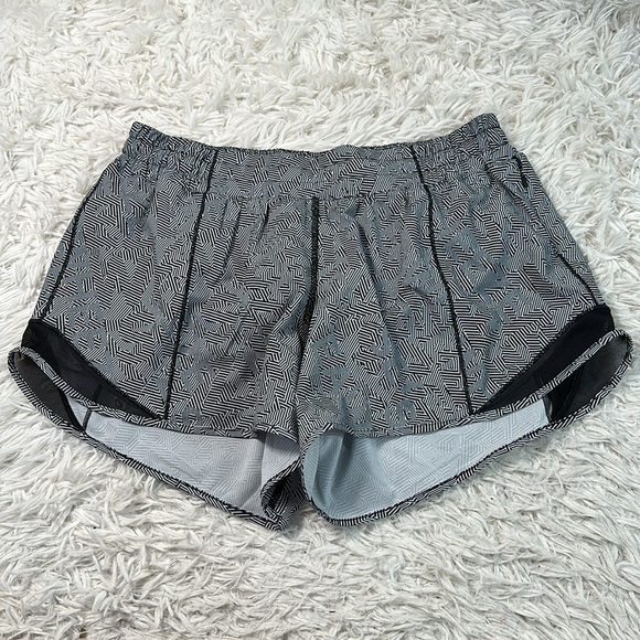 Lululemon Hotty Hot Shorts - Picture 1 of 4